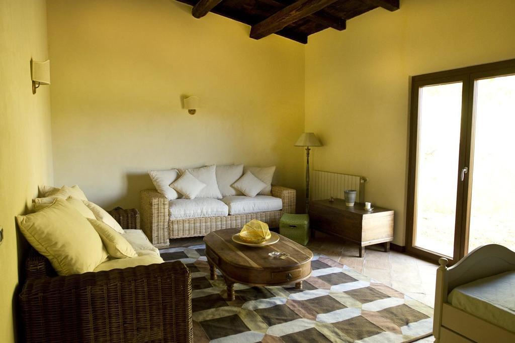Agriturismo Borgo Serafino Mangone  Luaran gambar