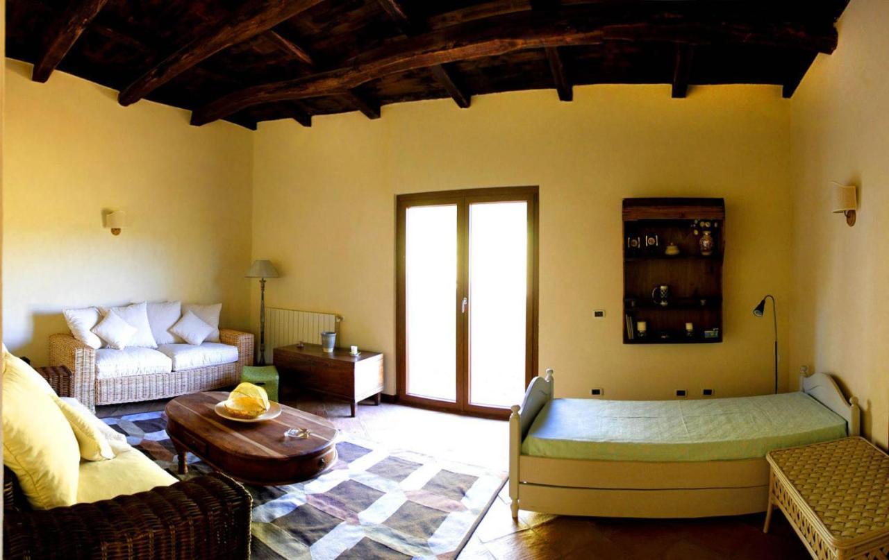 Agriturismo Borgo Serafino Mangone  Luaran gambar