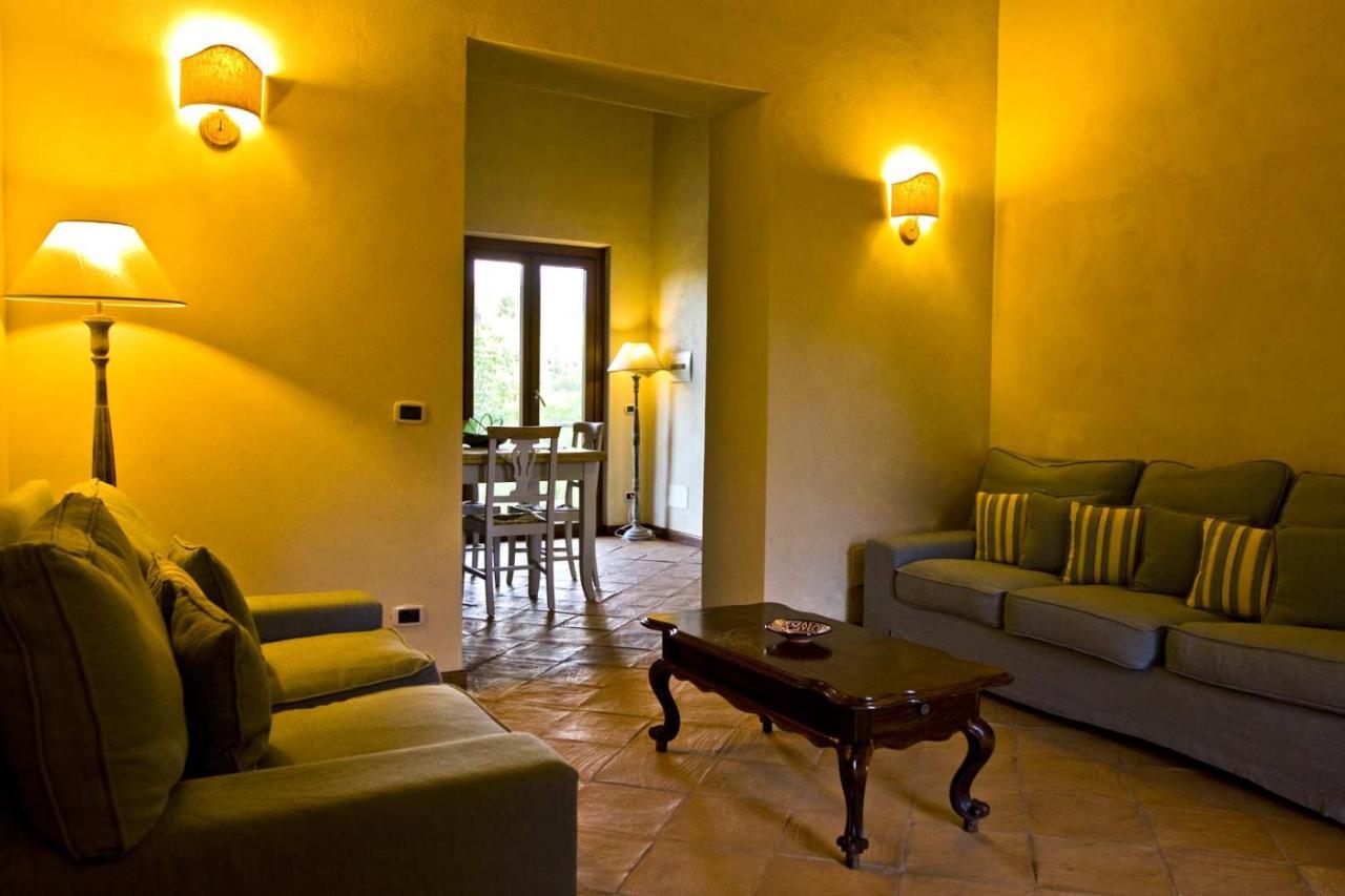 Agriturismo Borgo Serafino Mangone  Luaran gambar